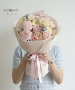 Mẫu Hoa Bó Cẩm Chướng Mix Hồng Pastel thiết kế nữ tính tại Mcheng Florist