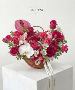 Mẫu Giỏ Mây Lan Hồ Điệp Phối Hồng Môn thiết kế giỏ mây quai xách mộc mạc tại Mcheng Florist