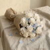 Mẫu Hoa Bó Cẩm Chướng Trắng & Sao Xanh thiết kế mộc mạc tại Mcheng Florist