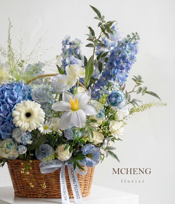 Chi Tiet Can Canh Cam Tu Cau va Phi Yen Xanh Mcheng Florist Cận cảnh sắc xanh dịu mát của Phi Yến và Cẩm Tú Cầu trong Giỏ Hoa Cẩm Tú Cầu Xanh Mix Phi Yến