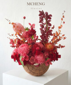 Mẫu Giỏ Hoa Mây Tone Đỏ Cam Trầm Ấm thiết kế bán nguyệt vương giả tại shop hoa tươi Mcheng Florist
