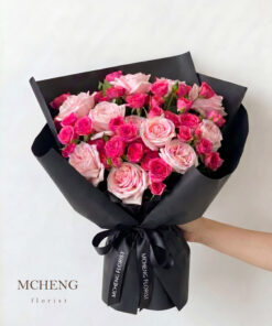 Mẫu Hoa Bó Hồng Ohara Phối Hồng Chùm Sophia thiết kế cá tính tại Mcheng Florist