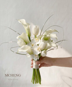 Mẫu Hoa Cưới Cầm Tay Calla Lily Phối Tulip Trắng thiết kế thanh lịch tại Mcheng Florist