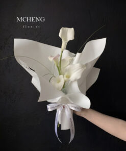 Mẫu Hoa Bó Calla Lily Trắng Tối Giản thiết kế thanh lịch tại Mcheng Florist