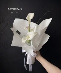 Cận cảnh vẻ đẹp thuần khiết của mẫu Hoa Bó Calla Lily Trắng Tối Giản