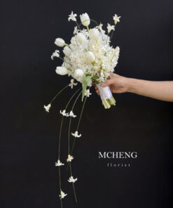 Mẫu Hoa Cưới Cầm Tay Tulip Trắng dáng thác đổ thiết kế nghệ thuật tại Mcheng Florist