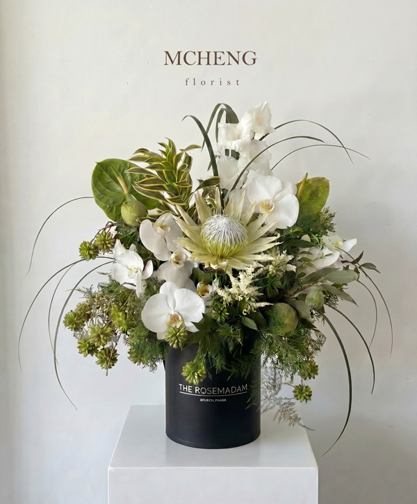 Hộp Hoa Thảo Đường Trắng Tôn Quý - Mcheng Florist. Mẫu Hộp Hoa Chúc Mừng Thảo Đường Trắng thiết kế nghệ thuật quyền lực tại Mcheng Florist