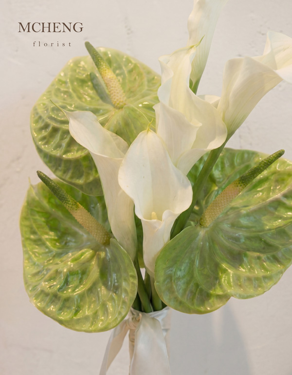 Chi Tiet Hoa Cuoi Cam Tay Calla Lily Trang Hong Mon Xanh Mcheng Cận cảnh sự kết hợp độc đáo giữa hoa Calla Lily trắng và Hồng Môn xanh lá